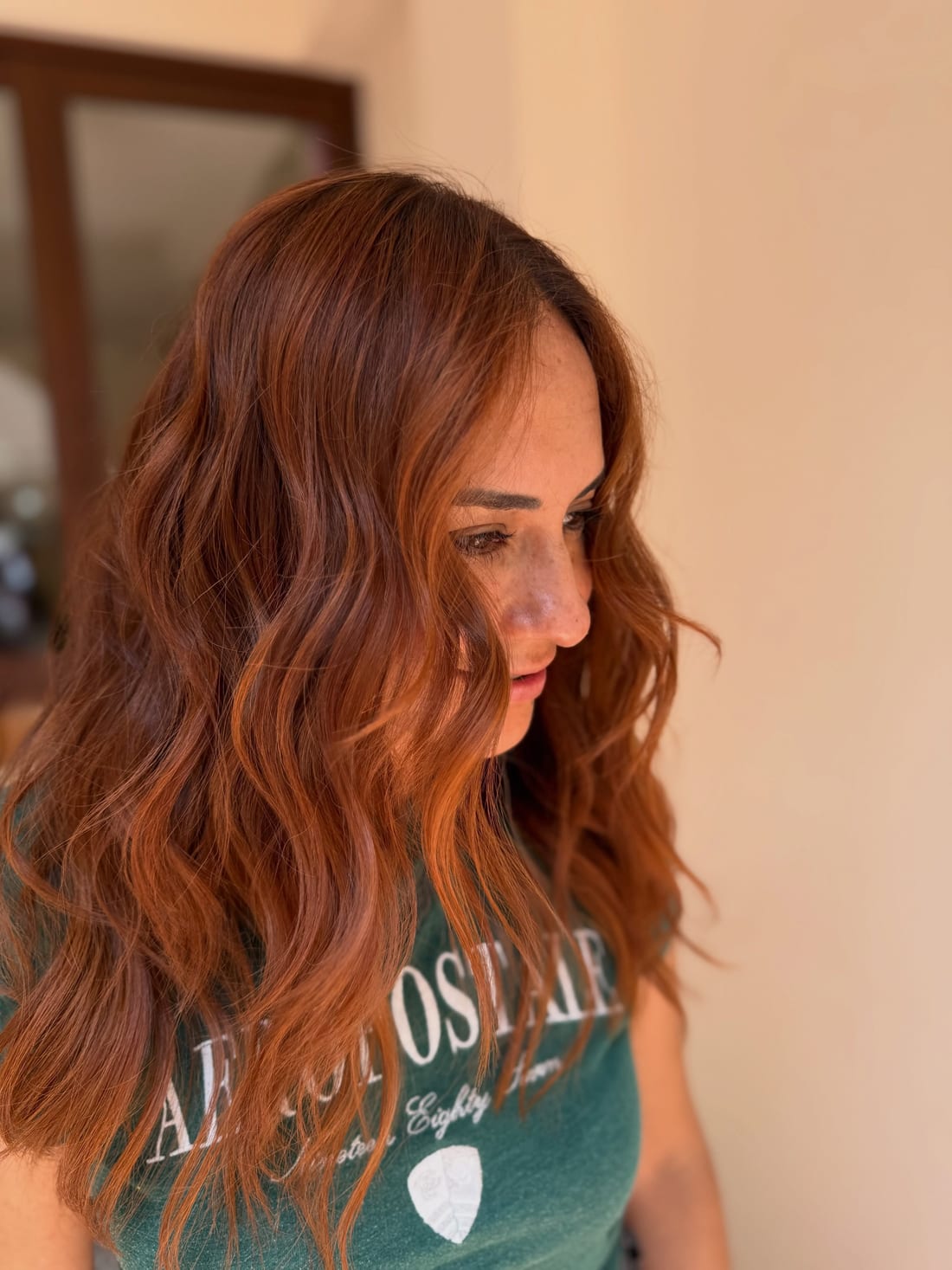 Cabello cobrizo con ondas